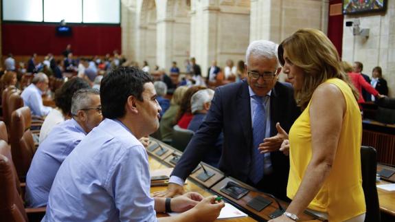 Susana Díaz busca el giro a la izquierda y anuncia la renta mínima de inserción