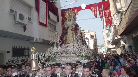 Cinco traslados y la procesión de alabanza de la Virgen de la Trinidad llenan las calles de cofrades