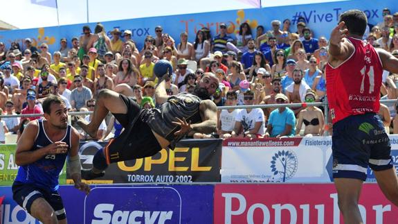 Ciudad de Málaga y Playas Algeciras revalidan sus títulos en Torrox