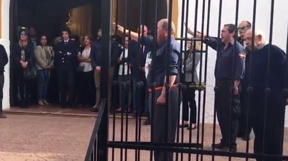 Archivada la denuncia por el 'Cara al sol' en el funeral de Utrera Molina