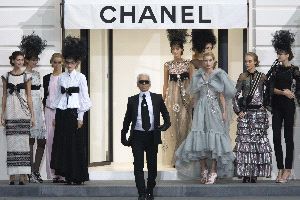 Resultado de imagen para karl lagerfeld SU ULTIMA PASARELA