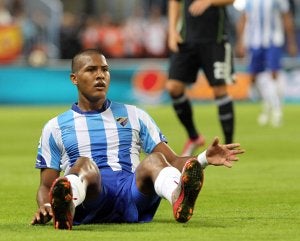 El Málaga puede perder en Pamplona a su 'pichichi'