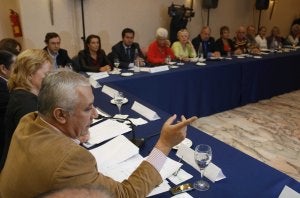 Arenas propone un gran acuerdo para regularizar 300.000 viviendas «alegales»