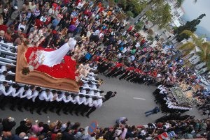 El Cautivo recorre las calles bajo un cielo encapotado