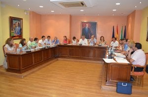 Torrox da marcha atrás y descarta los nuevos cinco cargos de confianza